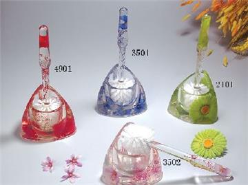 triangle toilet brush