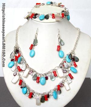 pearl suit: necklace,earring,bracelet