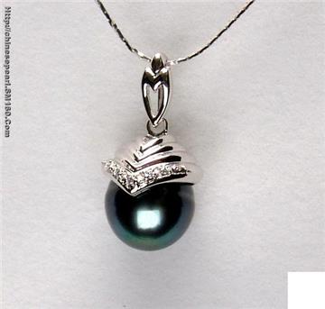 south-sea pearl and gold necklace