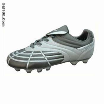Soccer shoes