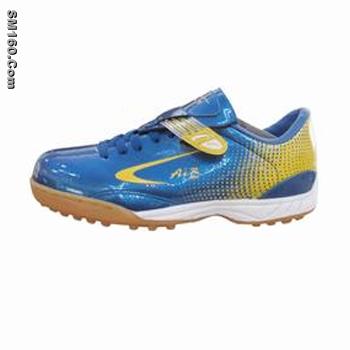 Soccer shoes