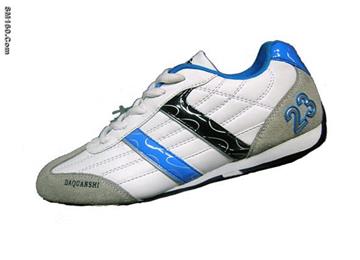 Sporting shoes