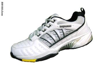 Sporting shoes