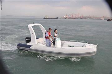 Rigid inflatable boat HYP580CE