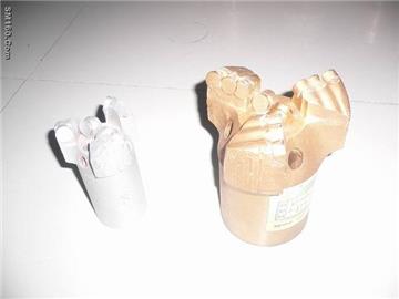 concave-type three-wing drill bits