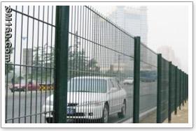 Highway fence