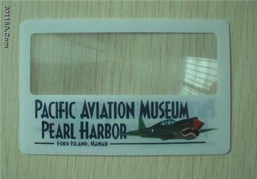 magnifying glass for reading map