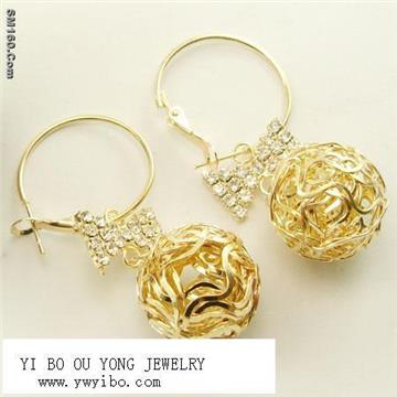 Supply large quantity of  gold earrings
