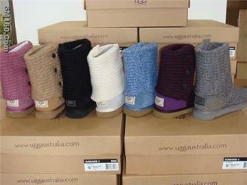 5819W UGG 