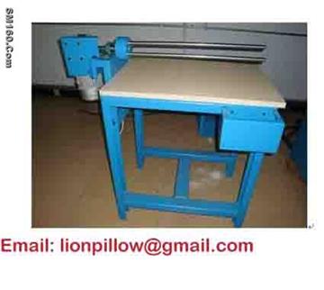 Cushion roll packing machine