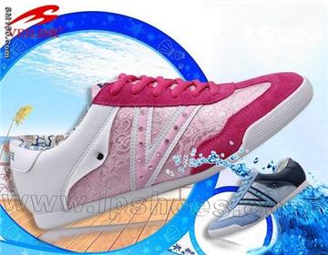 Lady sports shoes