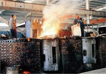 Electric furnace for aluminum melting