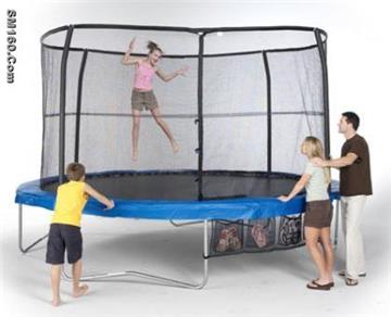 TRAMPOLINE WITH NET