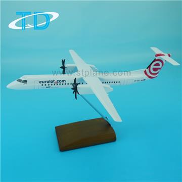 Q400  33cm Synthetic Resin Model