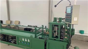 Hydraulic forming machine